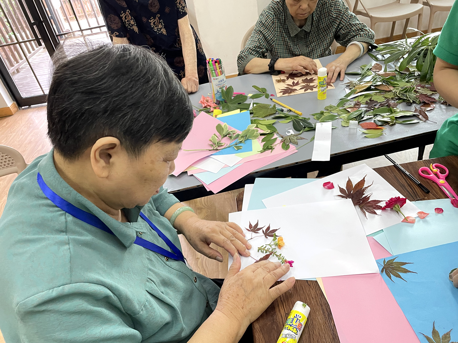 ���味手工 树叶贴画