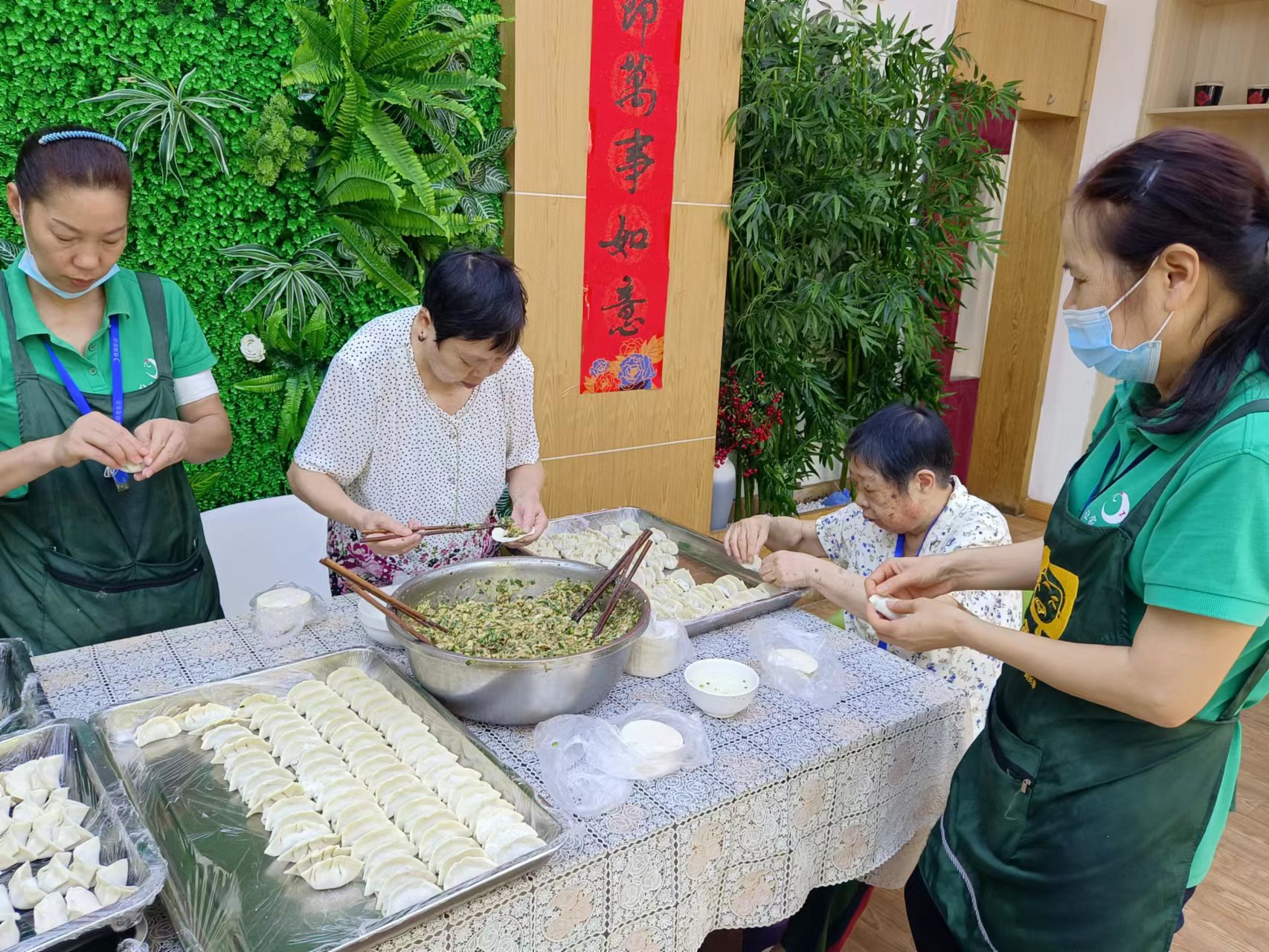 包餃子、慶團(tuán)圓、齊上陣