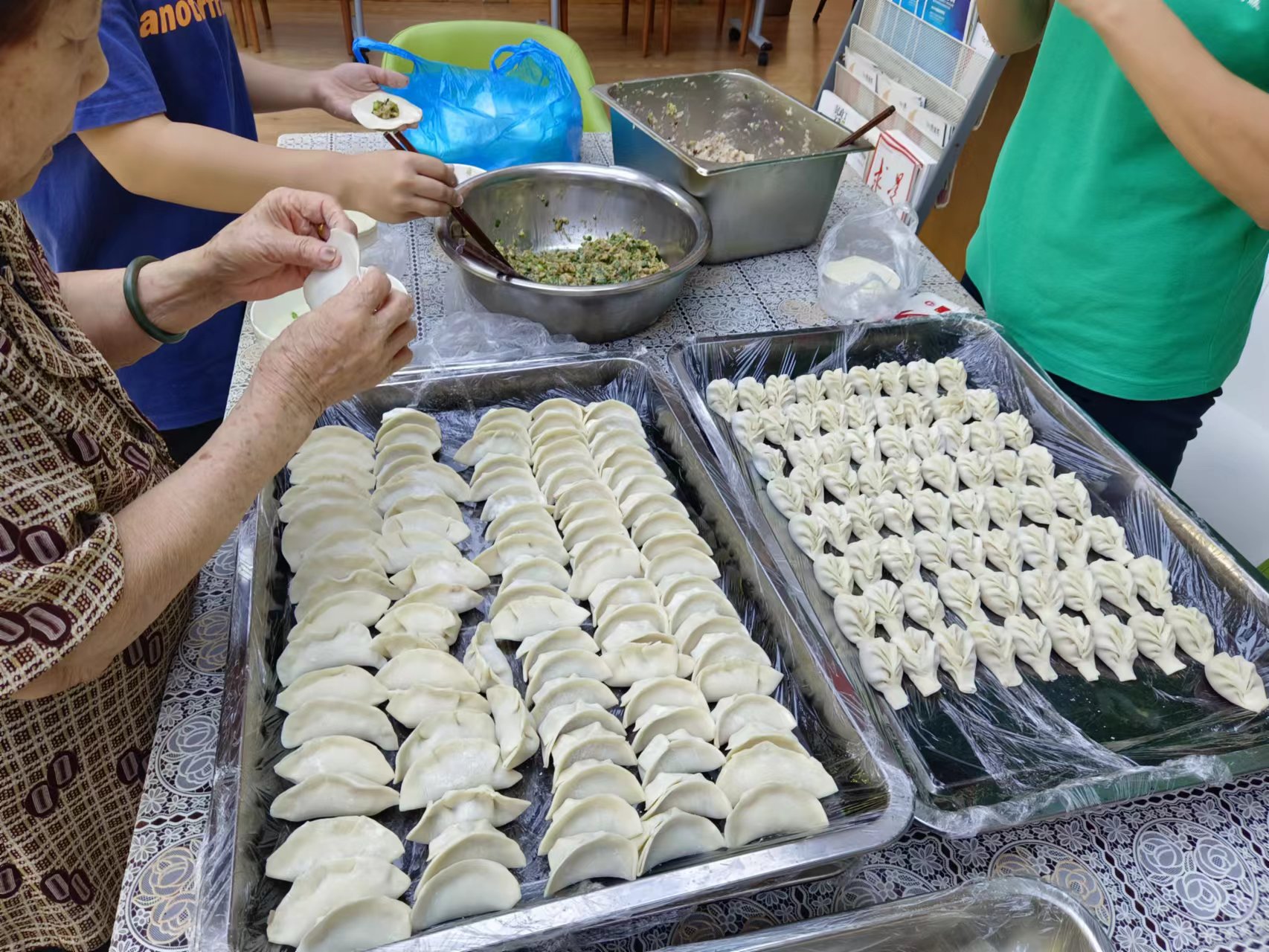 包餃子、慶團(tuán)圓、齊上陣